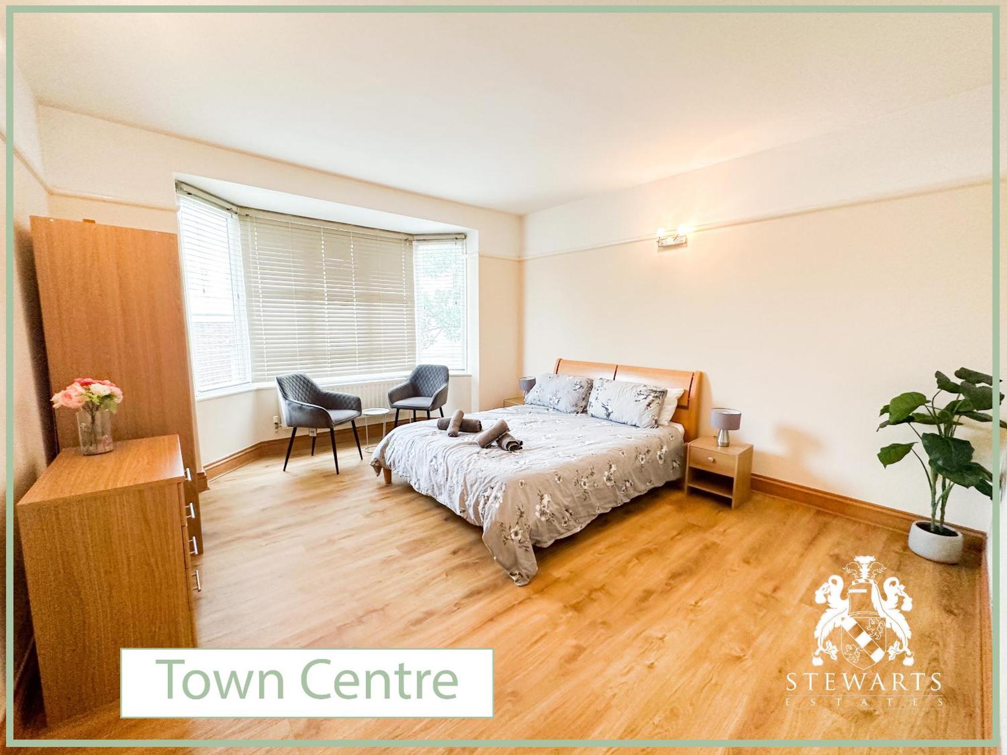 Town Centre Apartment Sleeps 9 Борнмут Экстерьер фото