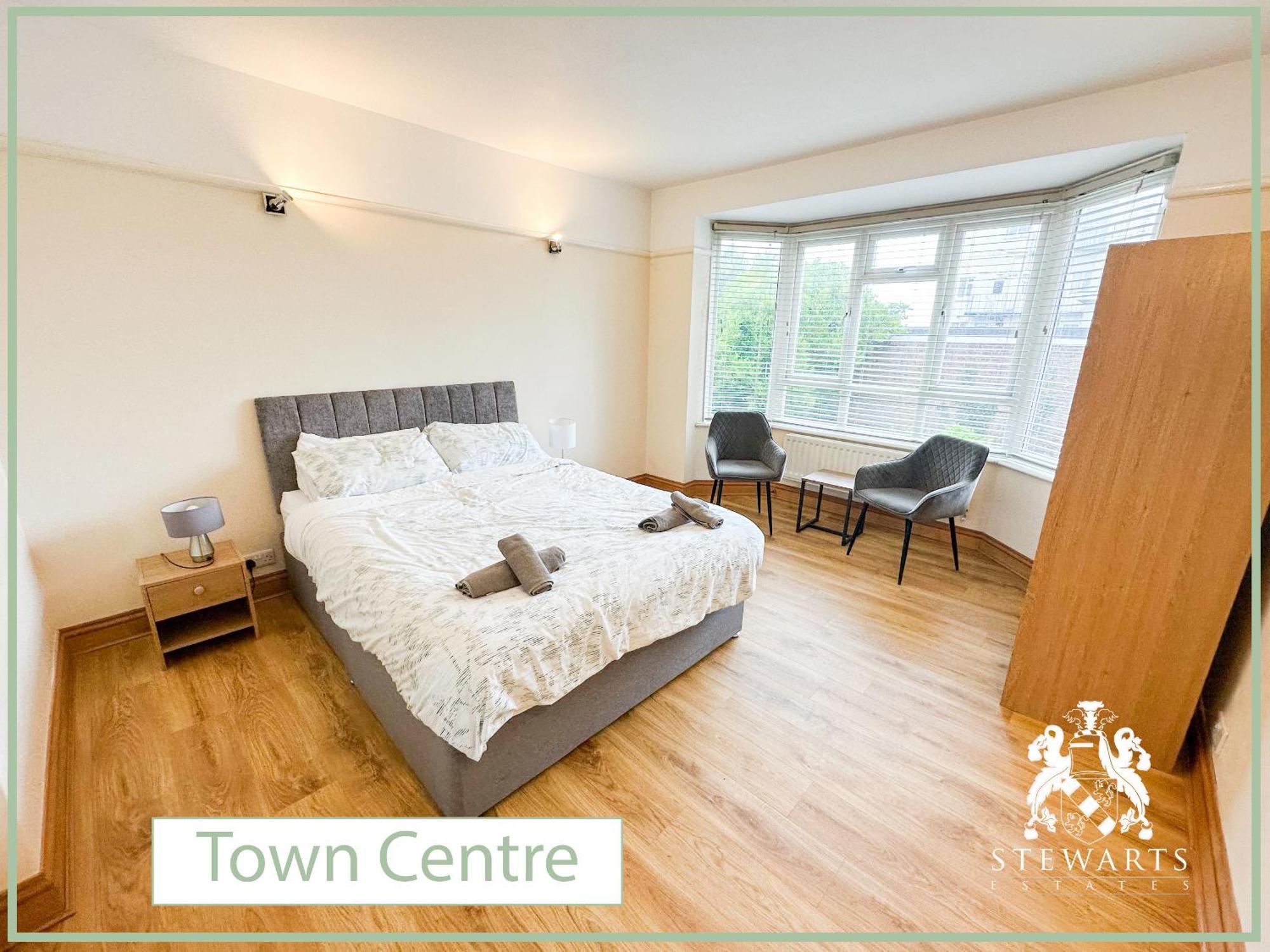 Town Centre Apartment Sleeps 9 Борнмут Экстерьер фото